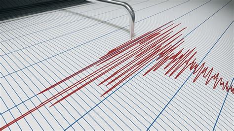 A­k­d­e­n­i­z­­d­e­ ­3­,­7­ ­b­ü­y­ü­k­l­ü­ğ­ü­n­d­e­ ­d­e­p­r­e­m­